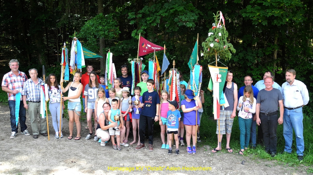 31_Gruppenbild_Wimpel_Preistraeger_Ehrengaeste